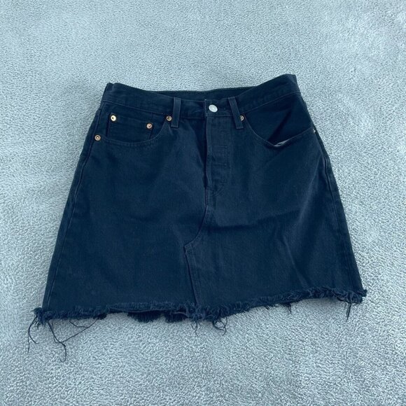 Levis Premium Black Denim Frayed Hem Skirt Size 28  1963 - Picture 1 of 9